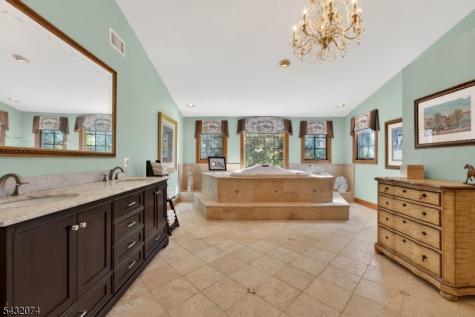 10 Tara Way Franklin NJ 08867