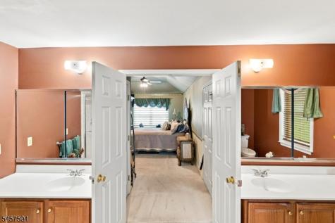 1002 Valerie Place Greenwich NJ 08886