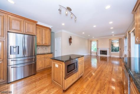 20 Hugenot Street East Hanover NJ 07936