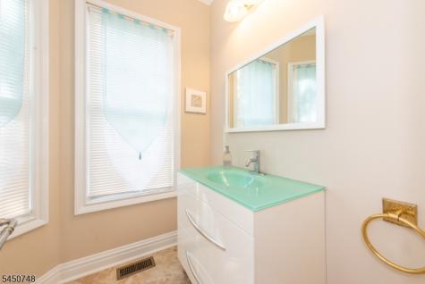 20 Hugenot Street East Hanover NJ 07936