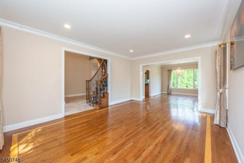 20 Hugenot Street East Hanover NJ 07936