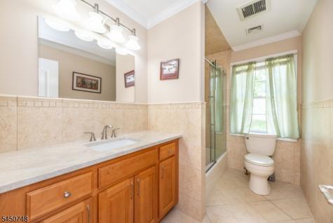 20 Hugenot Street East Hanover NJ 07936