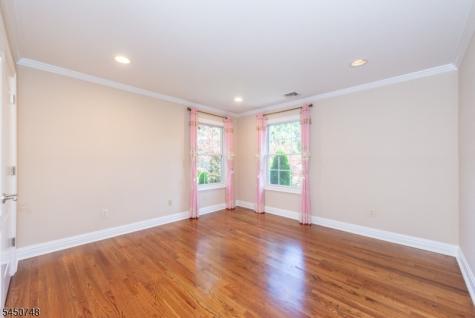 20 Hugenot Street East Hanover NJ 07936