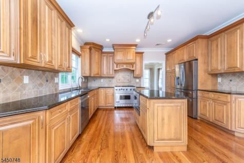 20 Hugenot Street East Hanover NJ 07936