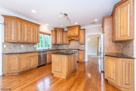 20 Hugenot Street East Hanover NJ 07936