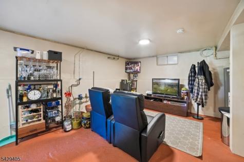 46 Phyllis Road West Orange NJ 07052