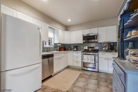 62 Unger Avenue Hopatcong NJ 07874