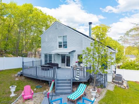 62 Unger Avenue Hopatcong NJ 07874