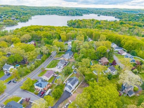 62 Unger Avenue Hopatcong NJ 07874