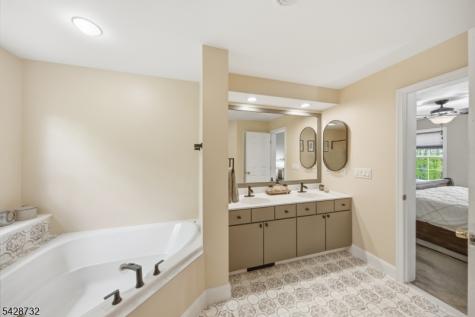 1 Foley Drive Hampton NJ 07860