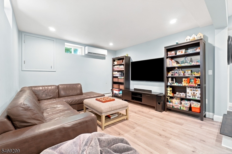4 Tremont Terrace Livingston NJ 07039