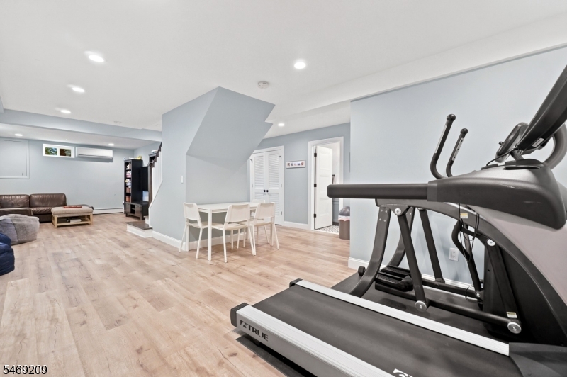 4 Tremont Terrace Livingston NJ 07039