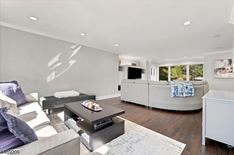 4 Tremont Terrace Livingston NJ 07039