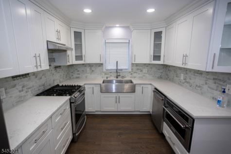 18 Robinhood Drive Sayreville NJ 08859