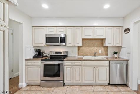 11 Knoll Drive Denville NJ 07866