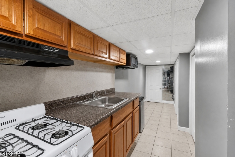90 Manchester Avenue Paterson NJ 07502