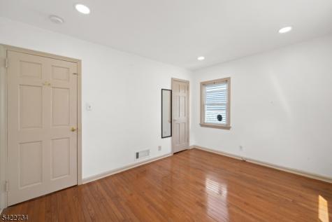 22 Cottage Lane Clifton NJ 07012