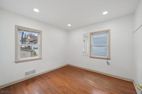 22 Cottage Lane Clifton NJ 07012