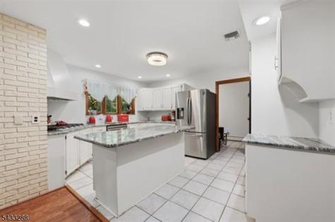 2 Carol Road Kinnelon NJ 07405