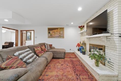 2 Carol Road Kinnelon NJ 07405