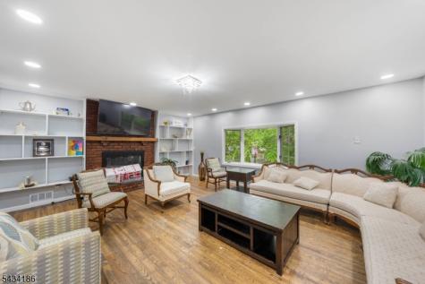73 Davis Drive Bergenfield NJ 07621