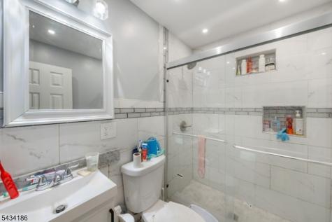 73 Davis Drive Bergenfield NJ 07621