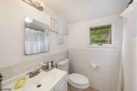 73 Davis Drive Bergenfield NJ 07621