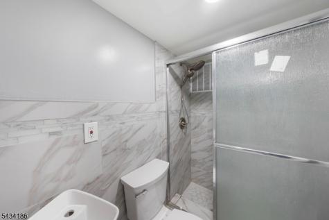 73 Davis Drive Bergenfield NJ 07621
