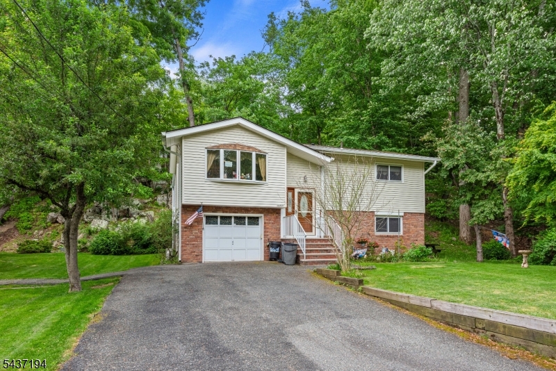 19 Fordham Trail Hopatcong NJ 07843