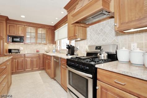 223 Linda Vista Avenue North Haledon NJ 07508