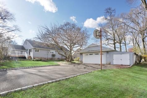 223 Linda Vista Avenue North Haledon NJ 07508