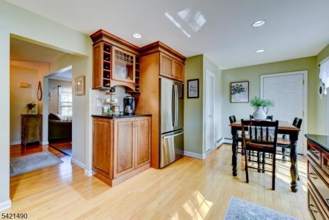 8 Loretta Lane Jefferson NJ 07438
