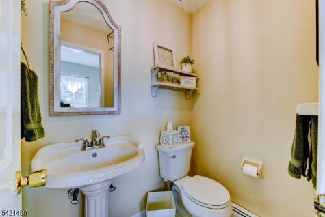 8 Loretta Lane Jefferson NJ 07438
