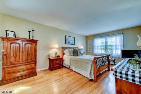 8 Loretta Lane Jefferson NJ 07438
