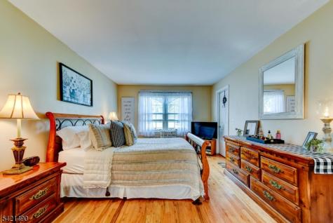 8 Loretta Lane Jefferson NJ 07438