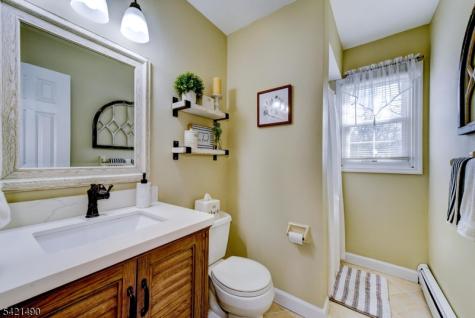 8 Loretta Lane Jefferson NJ 07438