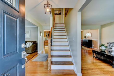 8 Loretta Lane Jefferson NJ 07438
