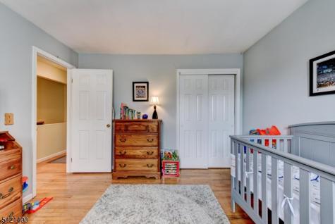 8 Loretta Lane Jefferson NJ 07438
