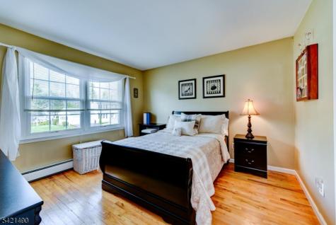 8 Loretta Lane Jefferson NJ 07438