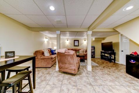 8 Loretta Lane Jefferson NJ 07438