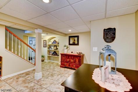 8 Loretta Lane Jefferson NJ 07438