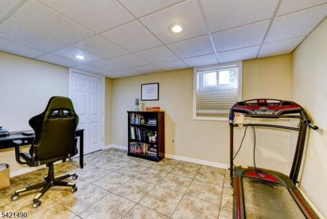 8 Loretta Lane Jefferson NJ 07438