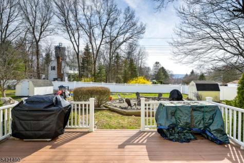 8 Loretta Lane Jefferson NJ 07438