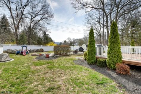 8 Loretta Lane Jefferson NJ 07438