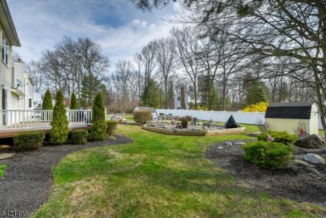 8 Loretta Lane Jefferson NJ 07438
