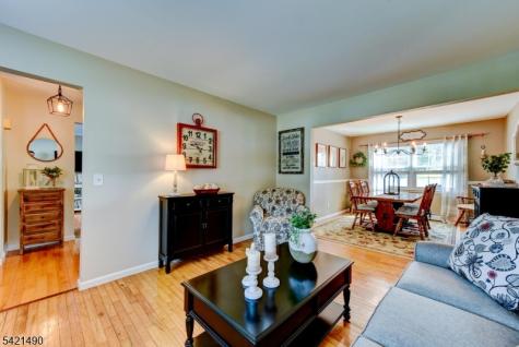 8 Loretta Lane Jefferson NJ 07438