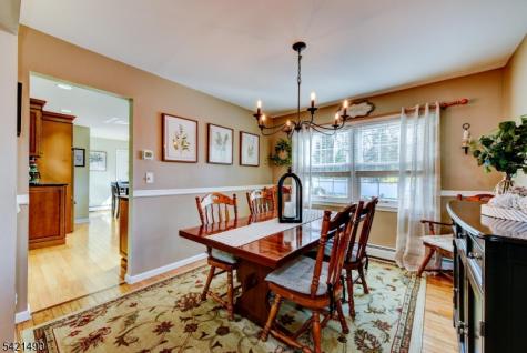8 Loretta Lane Jefferson NJ 07438