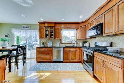 8 Loretta Lane Jefferson NJ 07438
