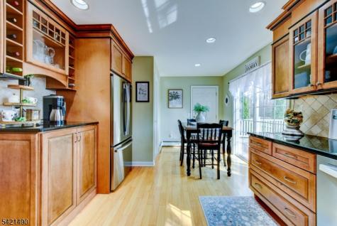 8 Loretta Lane Jefferson NJ 07438