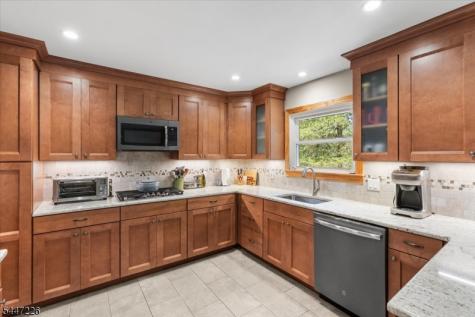 965 Edgewood Drive Stillwater NJ 07860